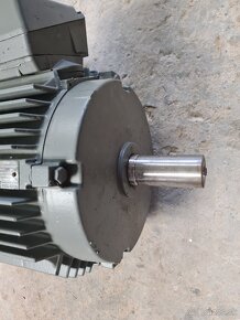 3kW 715ot hriadeľ 38mm na štiepačku dreva, generátor - 3