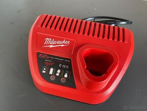 MILWAUKEE M12™ NABÍJAČKA - 3