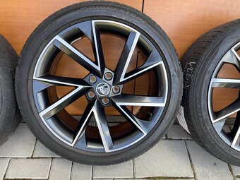 VEGA  orig.skoda Superb3V  5x112  8j x19  ET 45 VW 225 45 R1 - 3