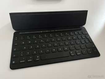 Apple Smart Keyboard SK - 3