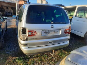 Rozpredam Volkswagen Sharan 1,9 tdi 85kw farba strieborna - 3