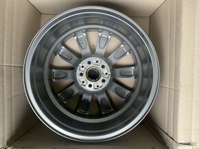 4ks nové 19" orig.BMW 5r. G30 G31 8J x19 ET30 + 9J x19 ET44 - 3