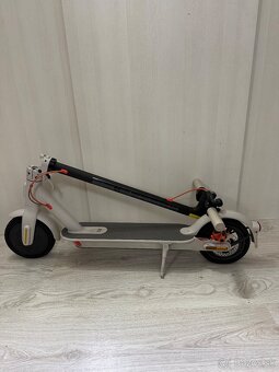 Xiaomi Mi Electric Scooter 3 Grey - 3