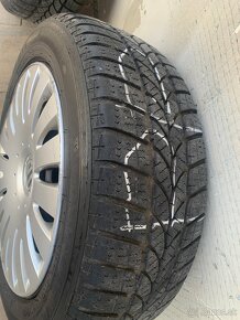 Predám disky so zimnými pneumatikami 205/55 R16 a puklicami - 3