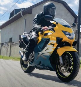 Honda cbr 600 F4 - 3