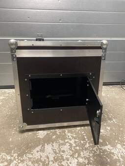 Thon L-Rack 10U Service Hatch - 3