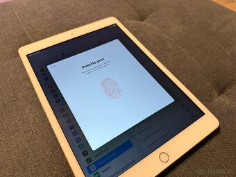 iPad 7, 32 GB - Gold - 3