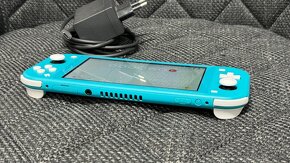 Nintendo switch lite blue - Dobrý stav + pokemon - 3