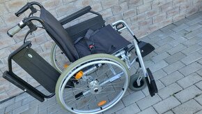 invalidny vozík 43cm pridavne brzdy pas odľahčeny - 3