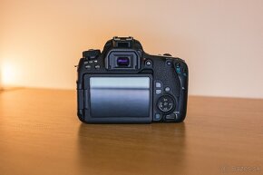 Canon EOS 77D - 3