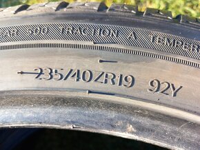 235/40 r19 zimne pneumatiky - 3