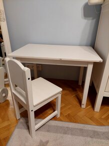 Ikea stolik stolicky a Playtive Drevená detská klinika - 3