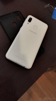 SAMSUNG GALAXY A20E - 3