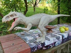 Dinosaurus Indominus Rex - 3