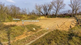 Devínska Nová Ves - pekný stavebný pozemok 900 m2, elektrika - 3