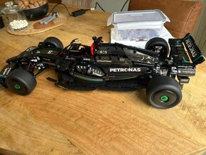 LEGO Mercedes-AMG F1 W14 E Performance 42171 - 3