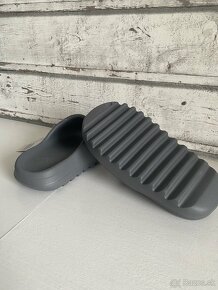 Yeezy slide - 3