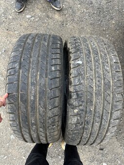 245/40r19 - 3