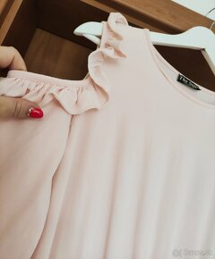 Krásne bavlnené strečové šaty v púdrovo ružovej farbe - 3