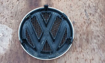 VW Amarok 2008- logo prednej masky - 3