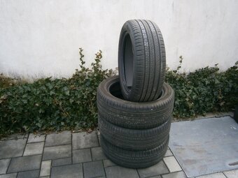 Predám 4x celoročné pneu Pirelli 235/50 R20 104WXL - 3