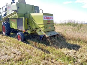 Claas compact 30 s drvičom slamy - 3