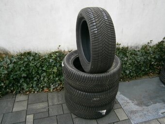 Predám 4x celoročné pneu Bridgestone 255/55 R19 111W - 3