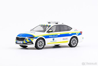 Škoda Octavia IV zahraniční policie 1:43 Abrex - 3