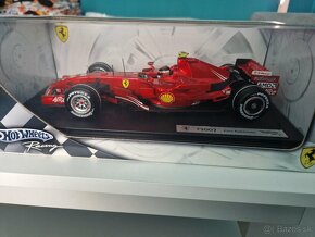 Ferrari F2007 - Jazdec Kimi Raikkonen (2007) 1:18 Hot Wheels - 3