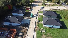 SKVELÁ CENA NOVOSTAVBA 119 M2 BUNGALOV 4+1 TYP 2 PRAŠNÍK, ok - 3