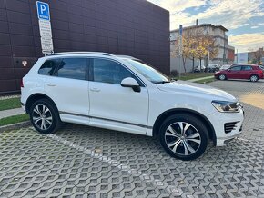 Volkswagen Touareg 3.0 TDi R-line prihlásený - 3