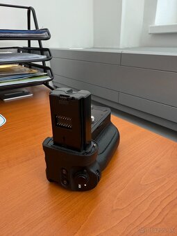 Sony VG-C3EM Vertical Battery Grip - 3