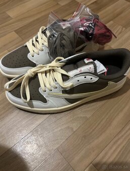 Nike Air Jordan 1 Low OG x Travis Scott “Reverse Mocha” - 3