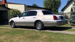 2000 Lincoln TOWNCAR SIGNATURE - 3