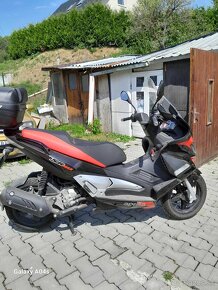 Aprilia SR 300max - 3