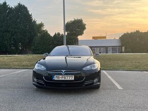 Tesla S - 3