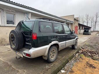 Nissan Terrano 2 - 3