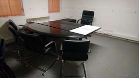 Nábytok do kancelárie- riaditeľský stôl (mramor)stoličky,skr - 3