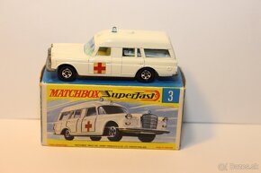 Matchbox SF Mercedes Benz Binz ambulance - 3