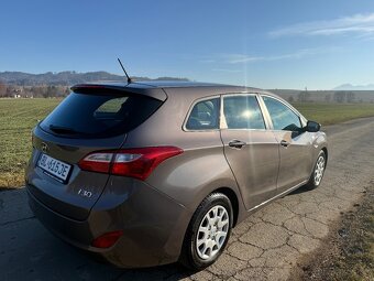 Hyundai i30 1.6crdi 94 kw - 3