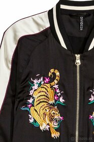 H&M Tenká letná bunda bomber sukajan s výšivkou tigra XS 34 - 3