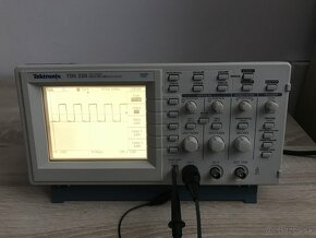 Digitálny osciloskop Tektronix TDS220 - 3