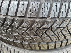 205/60R16 - 3