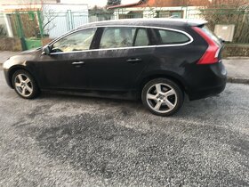 Predám Volvo V60 D5 AWD - automat - 3