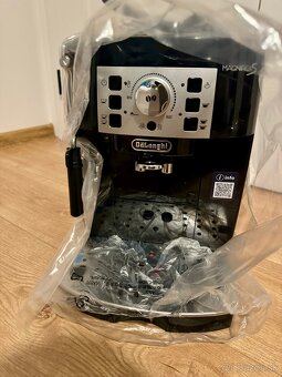 Predám automatický kávovar DeLonghi Magnifica S - 3