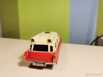 Corgi toys Cadillac Ambulancia - 3