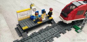 LEGO VLAK 7938 PASSENGER TRAIN - 3