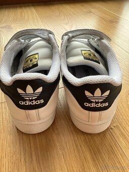 Adidas SUPERSTAR v33 - 3