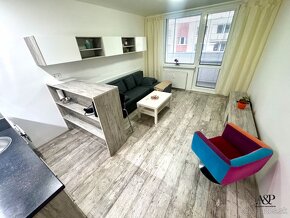 NA PRENÁJOM GARSÓNKA S LOGGIOU WIFI+TV, 26M2, HOLLÉHO UL., S - 3