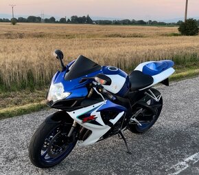 Suzuki GSXR 600 K7 - 3